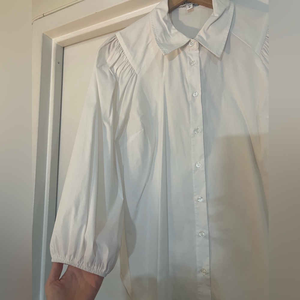 Express - Women’s White 3/4 Length Balloon Sleeve Button Down - Size Medium - Picture 4 of 4
